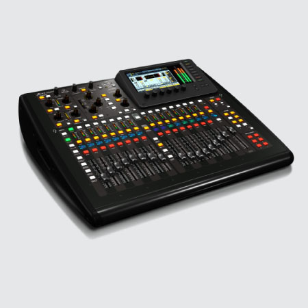 Console de mixage audio compacte Behringer X32 40INP 25BUS avec 16 préamplificateurs MIDAS